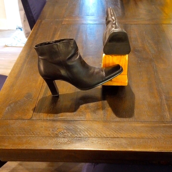 Bruno Valenti Black in a size 8.5 ankle boots - Picture 1 of 1